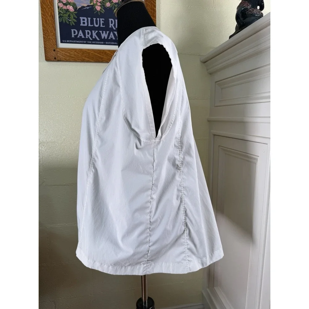 Athleta 1X White Sleeveless Blouse Hidden Button Front Lightweight Top
